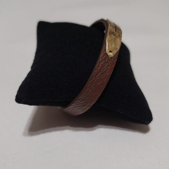 Faux-Leather Spiritual Brown Bracelet with Gold-Tone Faith Plaque - Picture 3 of 8